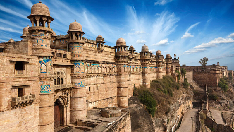 India, historical places, Taj Mahal, Amber Fort, Ajanta Caves, Ellora Caves, Khajuraho, Hampi, Fatehpur Sikri, Konark Sun Temple, Mysore Palace, Meenakshi Temple.