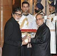 Amitabh Bachchan receiving awards with Rashtrapati 