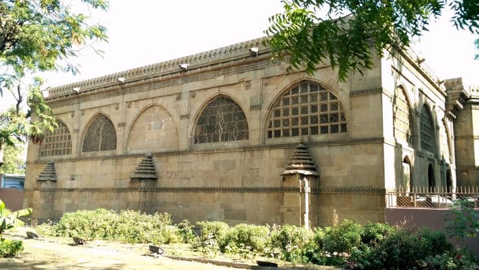 Sidi Saiyyed Mosque,Ahmedabad,Gujarat,Indo-Islamic architecture,Islamic art,Sidi Saiyyed ni Jali,Mosque in India,Cultural heritage,Travel,Tourism.