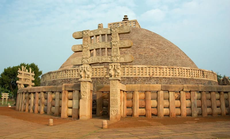 Sanchi Stupa,Madhya Pradesh,Buddhist monument,Indian architecture,Ancient India,UNESCO World Heritage Site,Buddhist art,Cultural heritage,Indian history,Buddhism