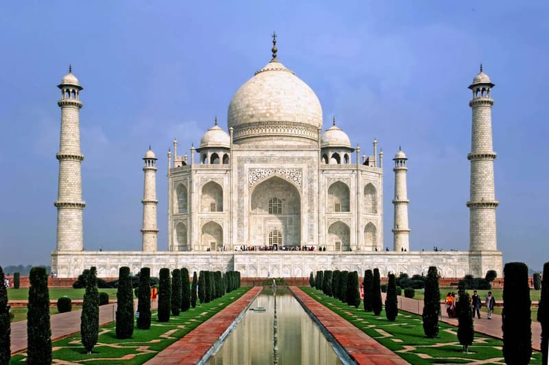 Taj Mahal, Agra, Mughal architecture, Shah Jahan, Mumtaz Mahal, Indian architecture, Islamic architecture, cultural heritage, love, devotion, tourist attraction.
